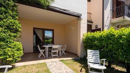 Gîte pour 4 personnes, avec balcon ainsi que jardin et vue à Monte Petrosu