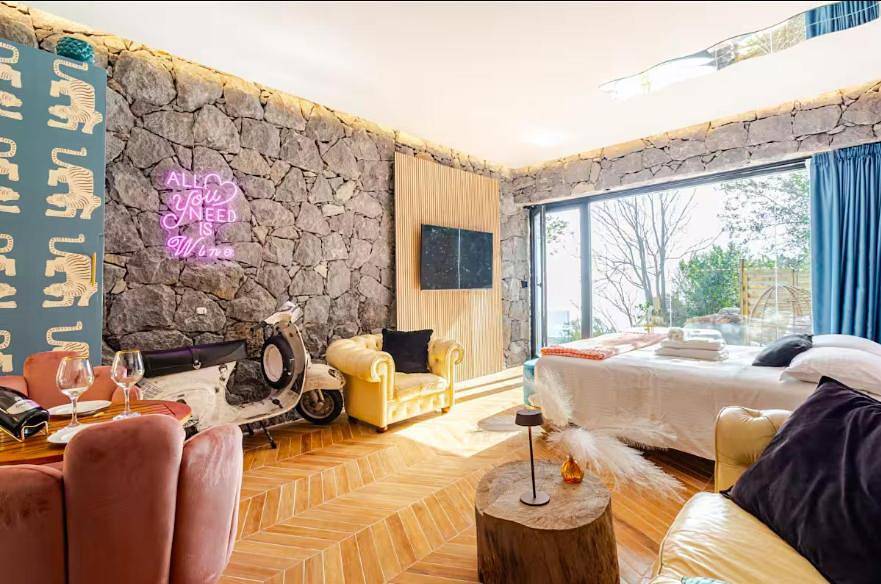 Appartamento intero, Superior Suite with Sea View in Nizzeti, Valverde (Catania)