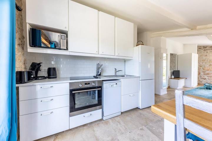 Gîte pour 4 personnes, avec jardin et piscine à Saint-Just-Luzac - 3