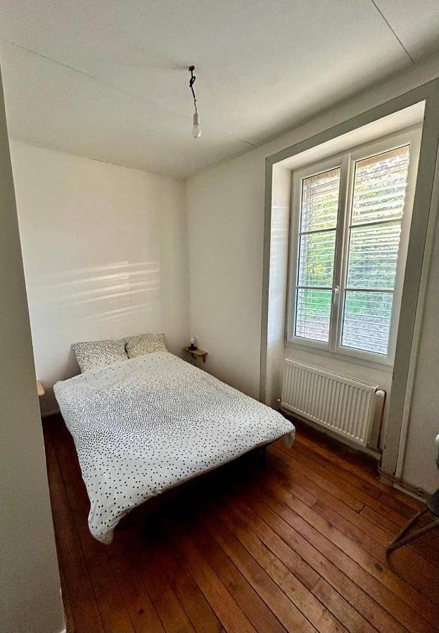 Location de vacances pour 7 personnes, avec terrasse ainsi que vue et jardin à Émeringes - 4