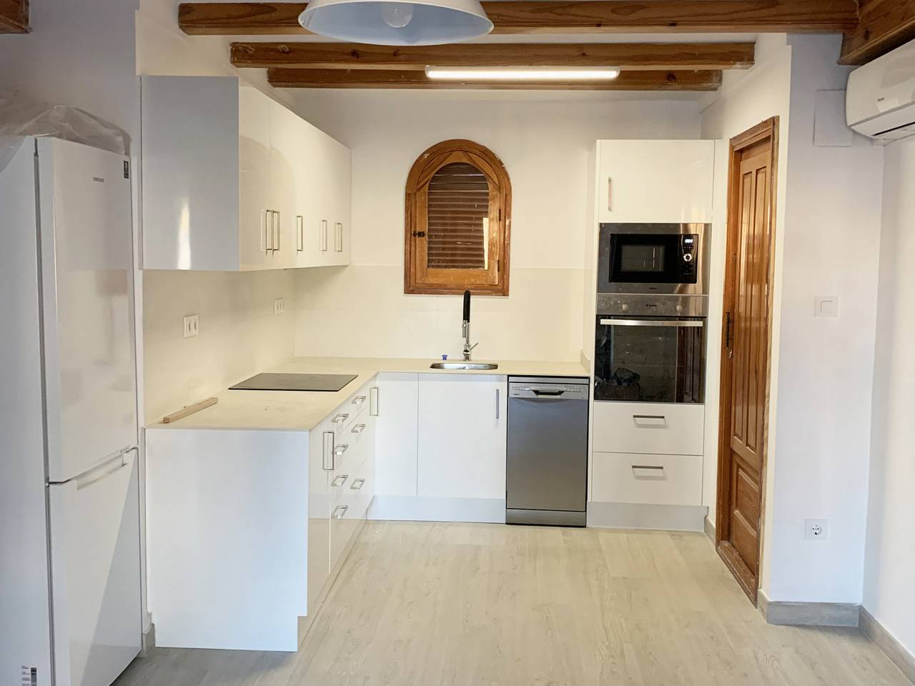 Ganze Wohnung, Renovierte Wohnung in Denia: strandnah, Pool, Terrasse, Klimaanlage in Las Marinas, Dénia