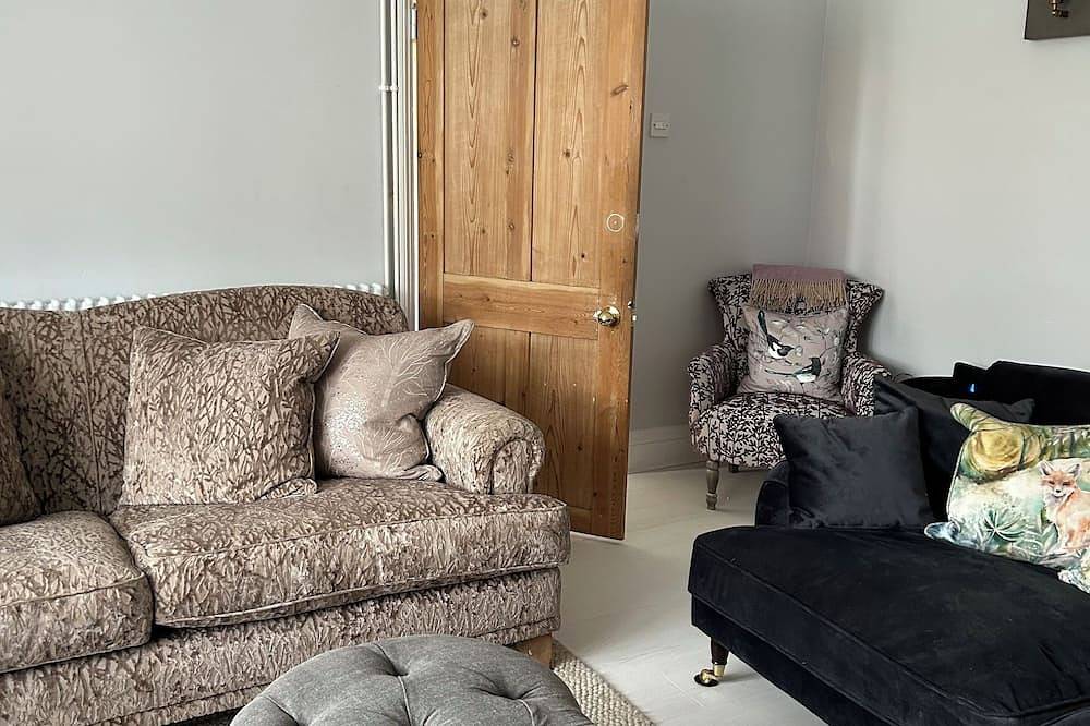 Spacious renovated cottage close to Snettisham Rspb beach and Royal Sandringham in Snettisham, Norfolk Coast