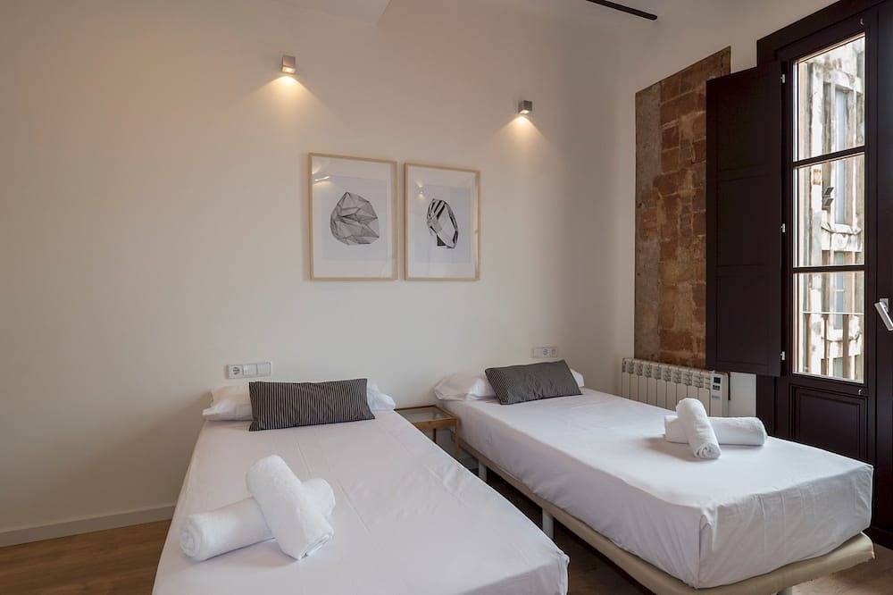 Entire apartment, Bebarceloner Pelayo Apartments - 2 bedrooms, 2 bathrooms in Barcelona Centre, Barcelona