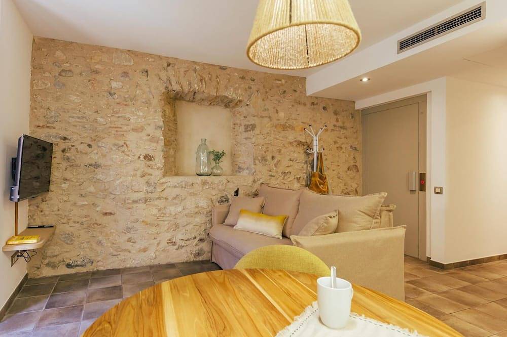 Entire apartment, Mercadal 3 - Holiday Apartment Rental in Girona | Bravissimo in Girona, Gironès