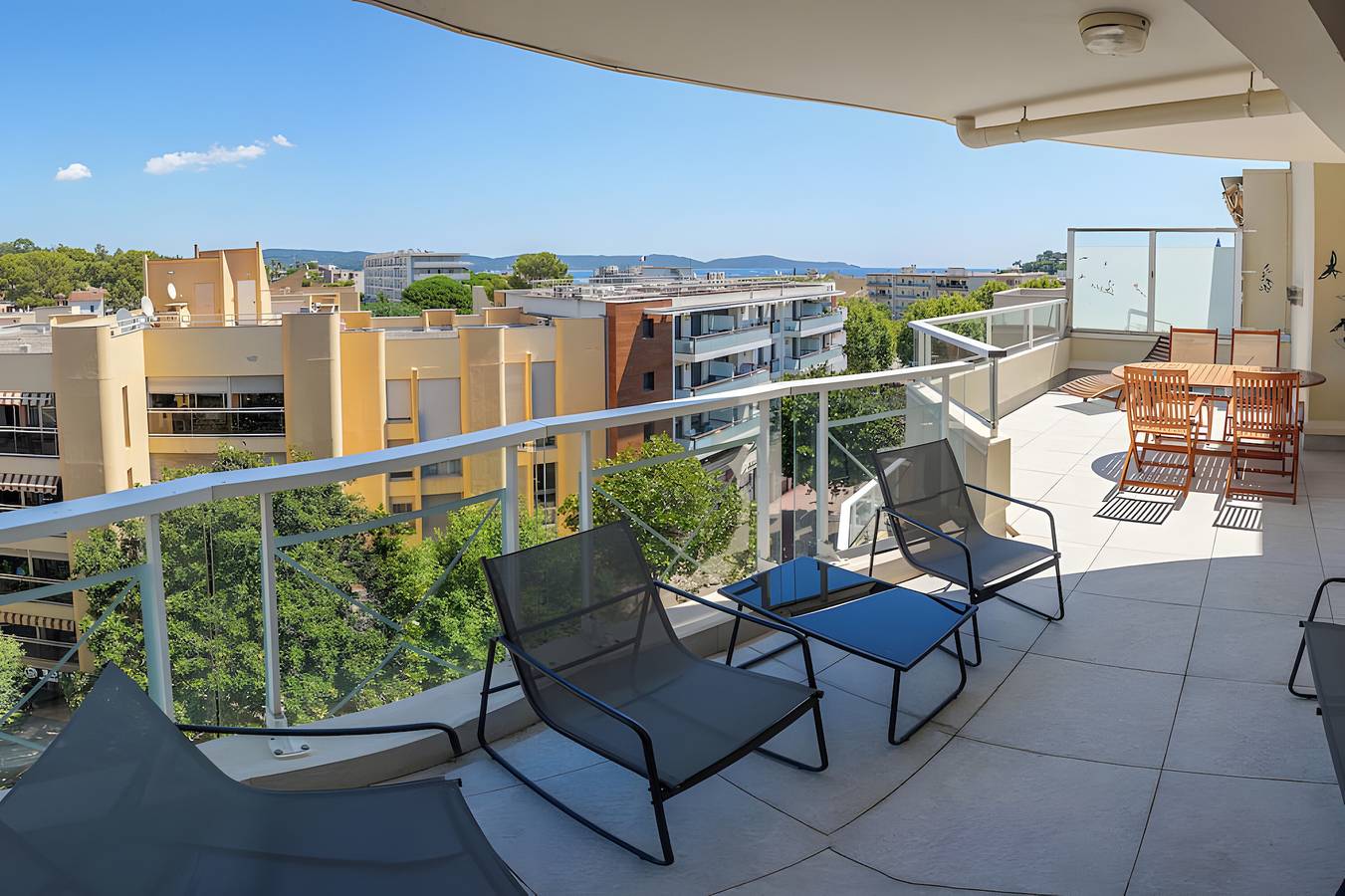 Appartement entier, Appartement « 2 Pièces Avec Terrasse Vue Mer » avec Vue Mer, Balcon et Climatisation in Cavalaire-sur-Mer, Parc national de Port-Cros