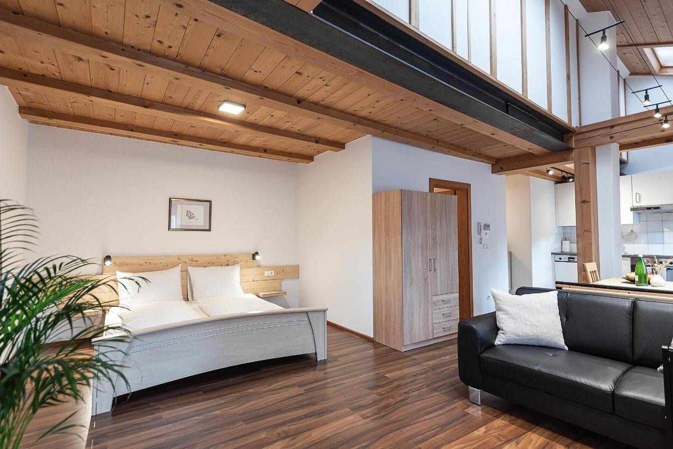 Ganzes Studio, Studio-Apartment 'Rose' mit Gartenblick, Gemeinschaftsterrasse und Wlan in Schrambach, Feldthurns