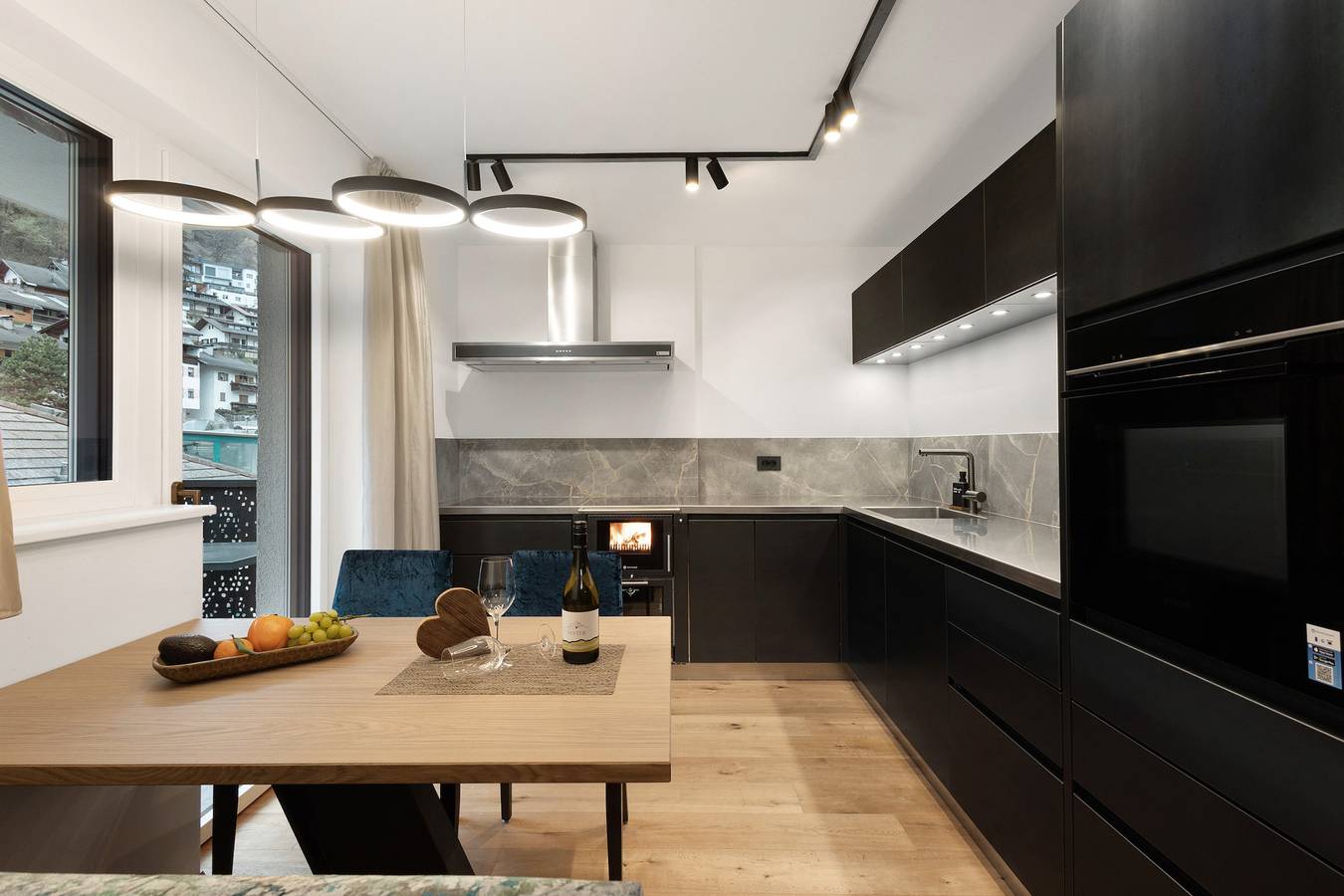 Ganze Wohnung, Ferienwohnung 'Paradeis Apartments A18' mit Bergblick, privater Terrasse und Wi-Fi in Mühlbach, Dolomiti Superski