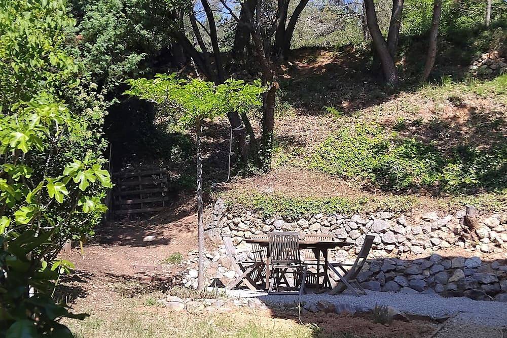 Ground floor of villa with private garden for 2. Sports enthusiasts welcome! in Quinson, Verdon Regional Natural Park