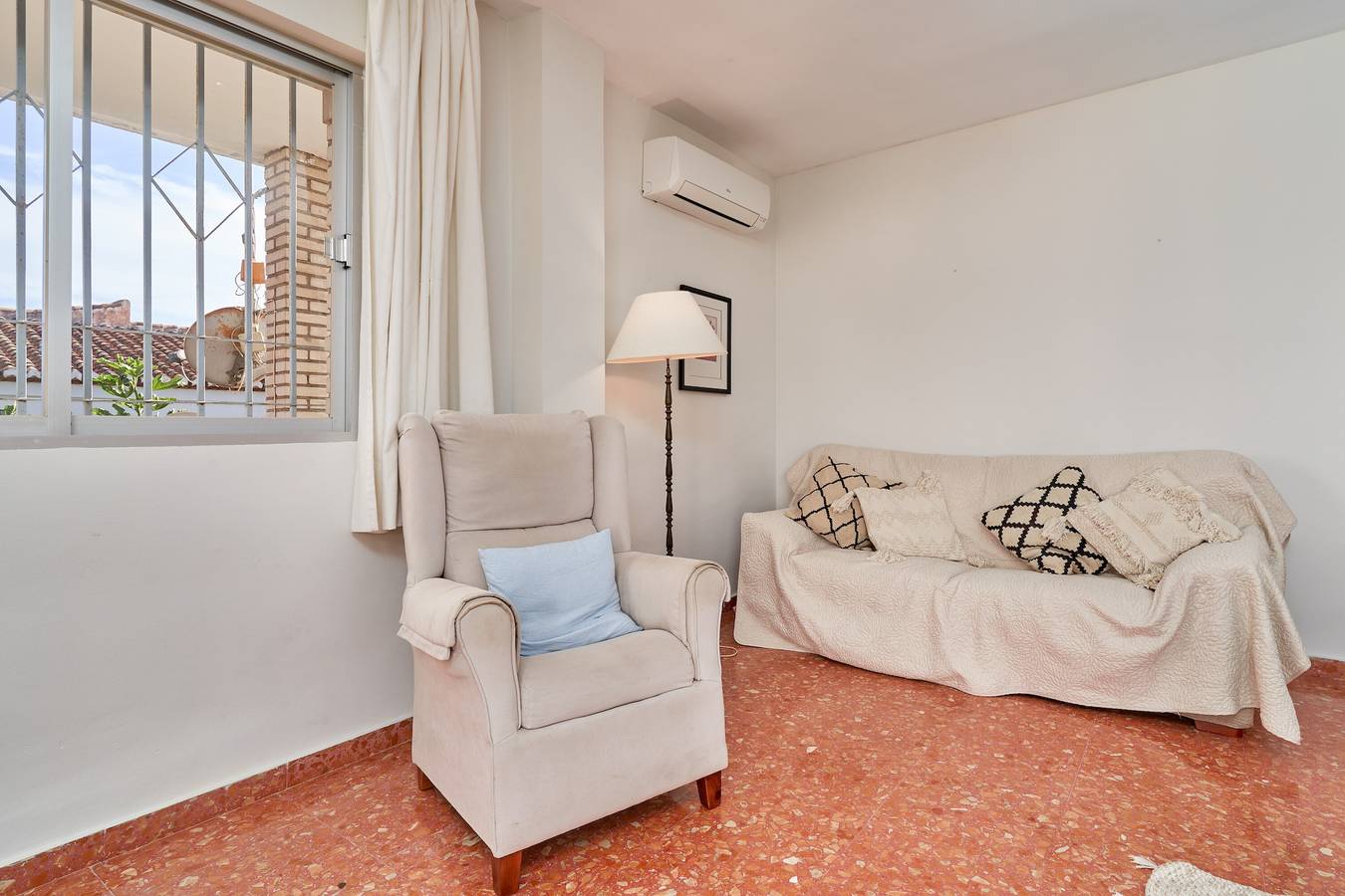 Ganze Wohnung, Ferienwohnung 'Villa Sol De La Molina' mit Gemeinschaftspool, Wlan und Klimaanlage in Monte de los Almendros, Salobreña