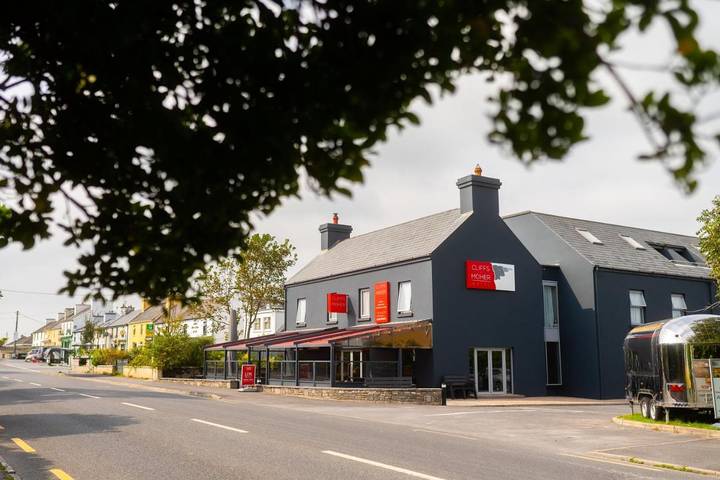 Hotel for 2 people, with Terrace and Garden in Liscannor