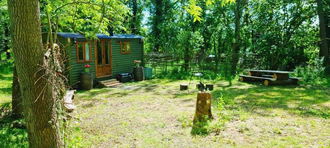 Glamping for 4 people, with Terrace and Garden as well as View in Warwickshire