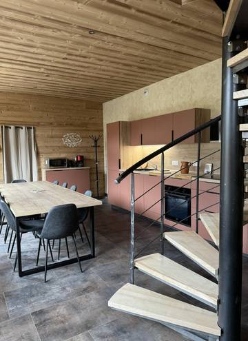 Gîte pour 9 personnes, avec balcon, animaux acceptés à Foncine-le-Bas