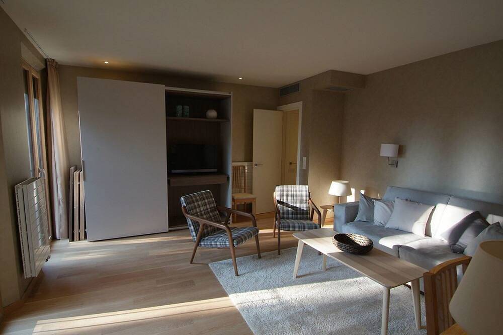 Beautifully furnished luxury two bedroom apartment in Barri Vell, Girona in Girona, Gironès