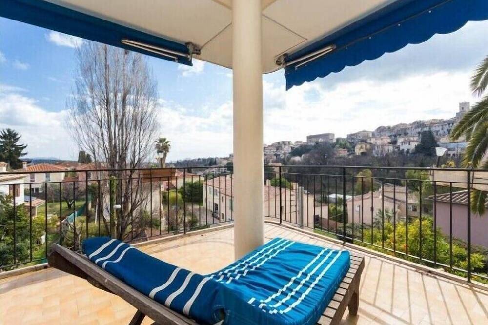 Apartamento entero, Apartamento de 3 habitaciones de 80 m2 sin vecinos en una residencia pequeña, tranquila y de buena reputación. in Vence (Alpes Marítimos), Region de Cannes