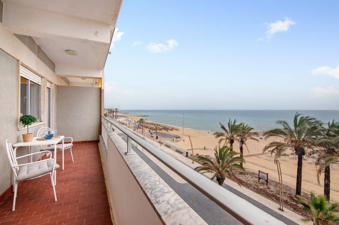 Ganze Wohnung, Ferienwohnung 'Apartamento Mar Azul - Quarteira' mit Meerblick, Balkon und Wlan in Cavacos, Quarteira