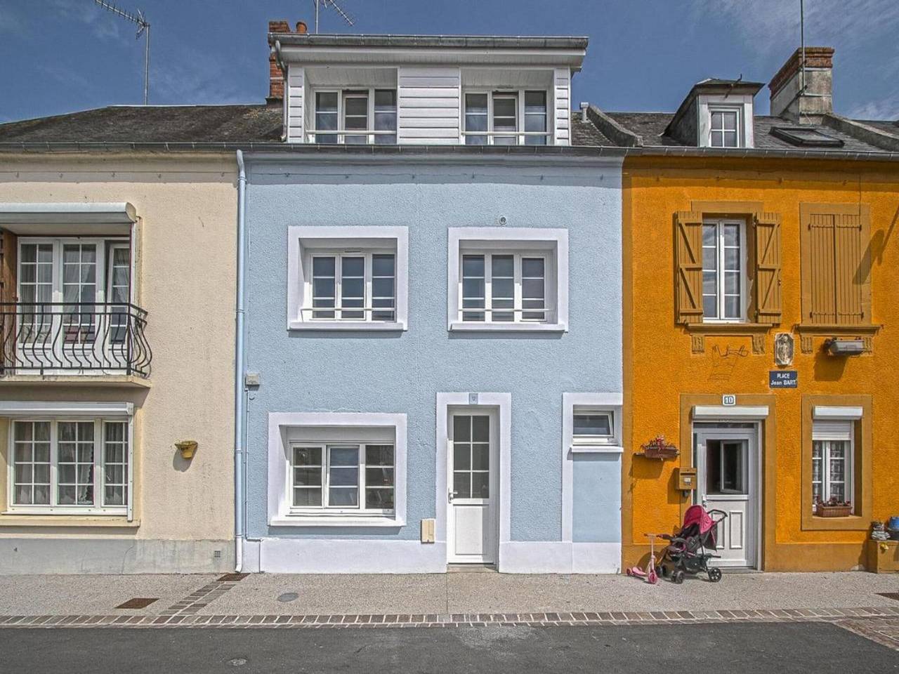 Holiday Home in the heart of Calvados with Terrace in Saint-Benoît-de-l'Aure, Bayeux und Umgebung