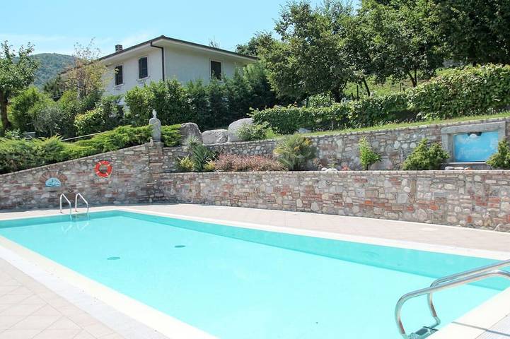 Agriturismo per 4 persone, con giardino e piscina, con animali domestici in Tremosine