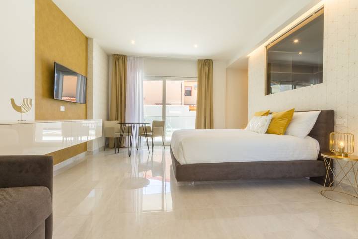 Ganzes Studio, Studio "Residenz Meridian Unità 2" mit Bergblick, Pool & Wlan in Villa San Pietro, Cagliari Provinz