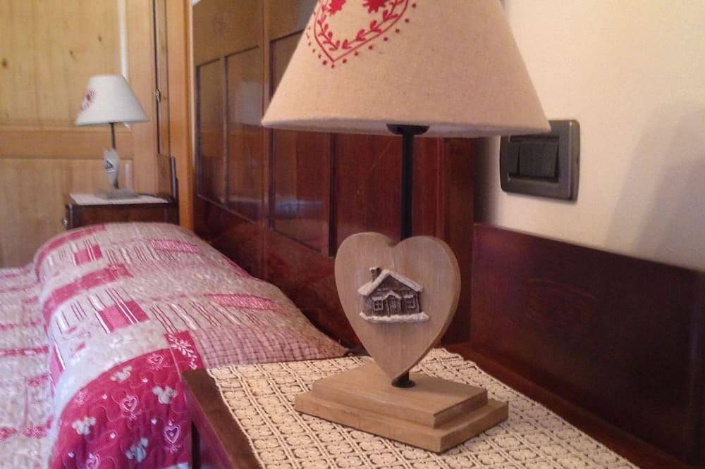 Das Haus in der Old-Bahn (die Seiten des Ersten Weltkriegs) in Velo d'Astico, Vicenza Provinz