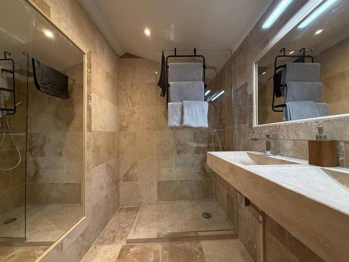 Chambre d’hôte pour 2 personnes, avec Terrasse ainsi que Jardin et Piscine dans Parc naturel régional du Luberon - 3