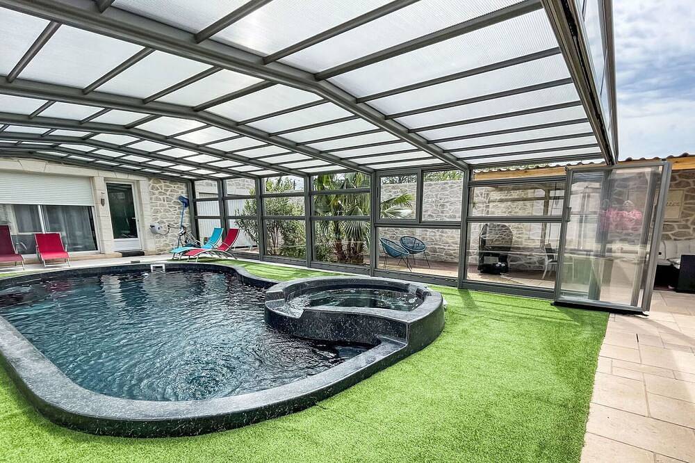 Alleinstehendes Ferienhaus mit Klimaanlage,  W-Lan, Whirlpool, privatem Pool, Tv, Innenhof in Caumont-sur-Durance, Vaucluse