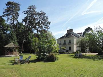 Chambre d’hôte pour 2 personnes, avec piscine ainsi que vue et jardin à Saint-Branchs