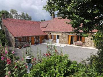 Location de vacances pour 6 personnes, avec jardin à Saint-Bômer-les-Forges
