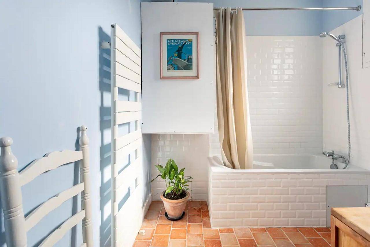 Appartement de vacances entier, Double Room with Private Bathroom in Provins, Seine-et-Marne
