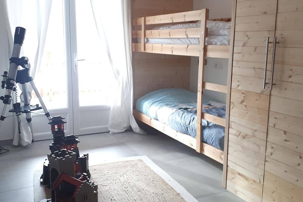 Contemporary family chalet 2 minutes from \"La Colmiane\" ski resort in Valdeblore, Nice region