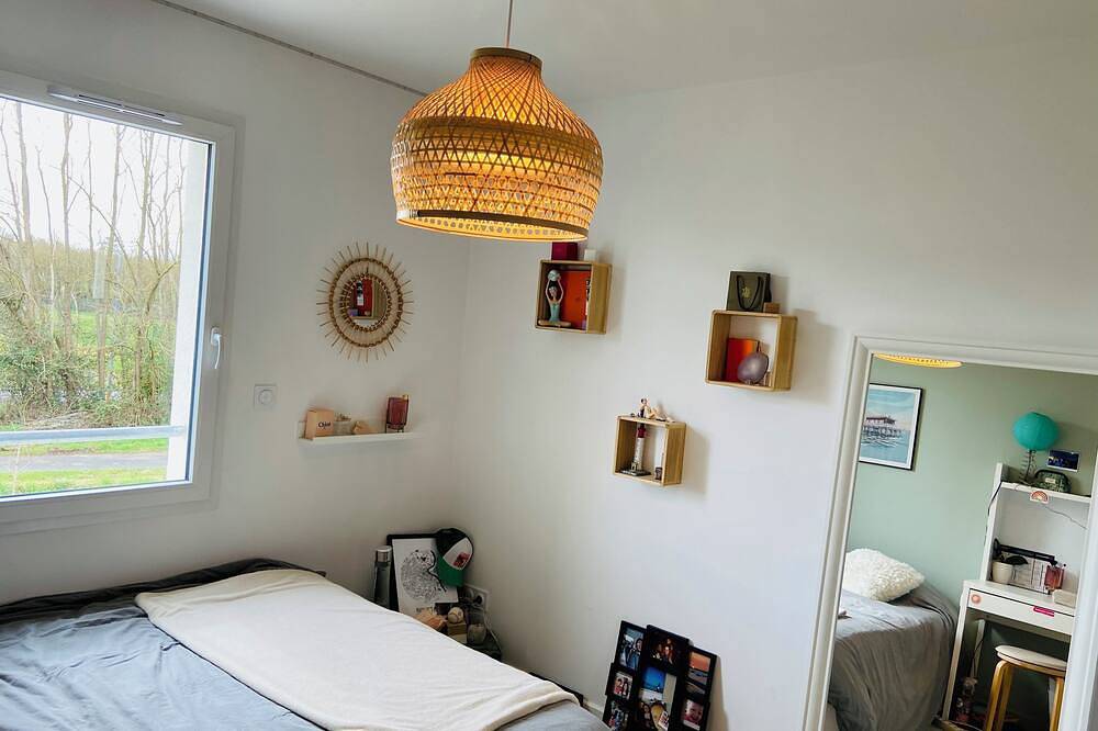 New house with 3 bedrooms, including a master suite, air conditioning, near tramway. in Eysines, Región de Burdeos