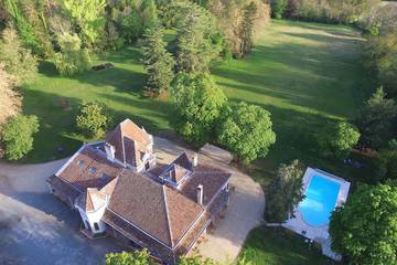 Gîte pour 4 personnes, avec piscine et jardin à Uzeste