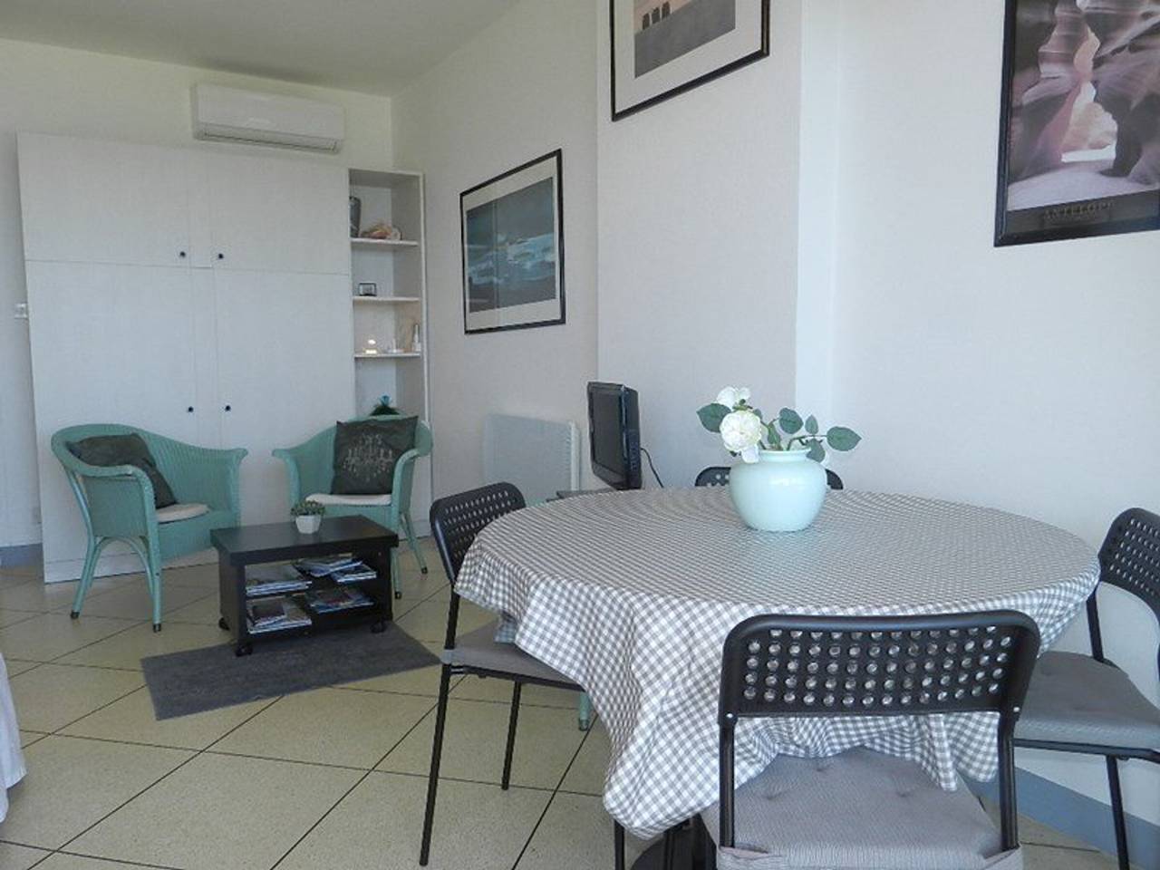 Entire apartment, Studio with terrace and parking in Le Lavandou, direct beach access in Le Lavandou, Toulon region