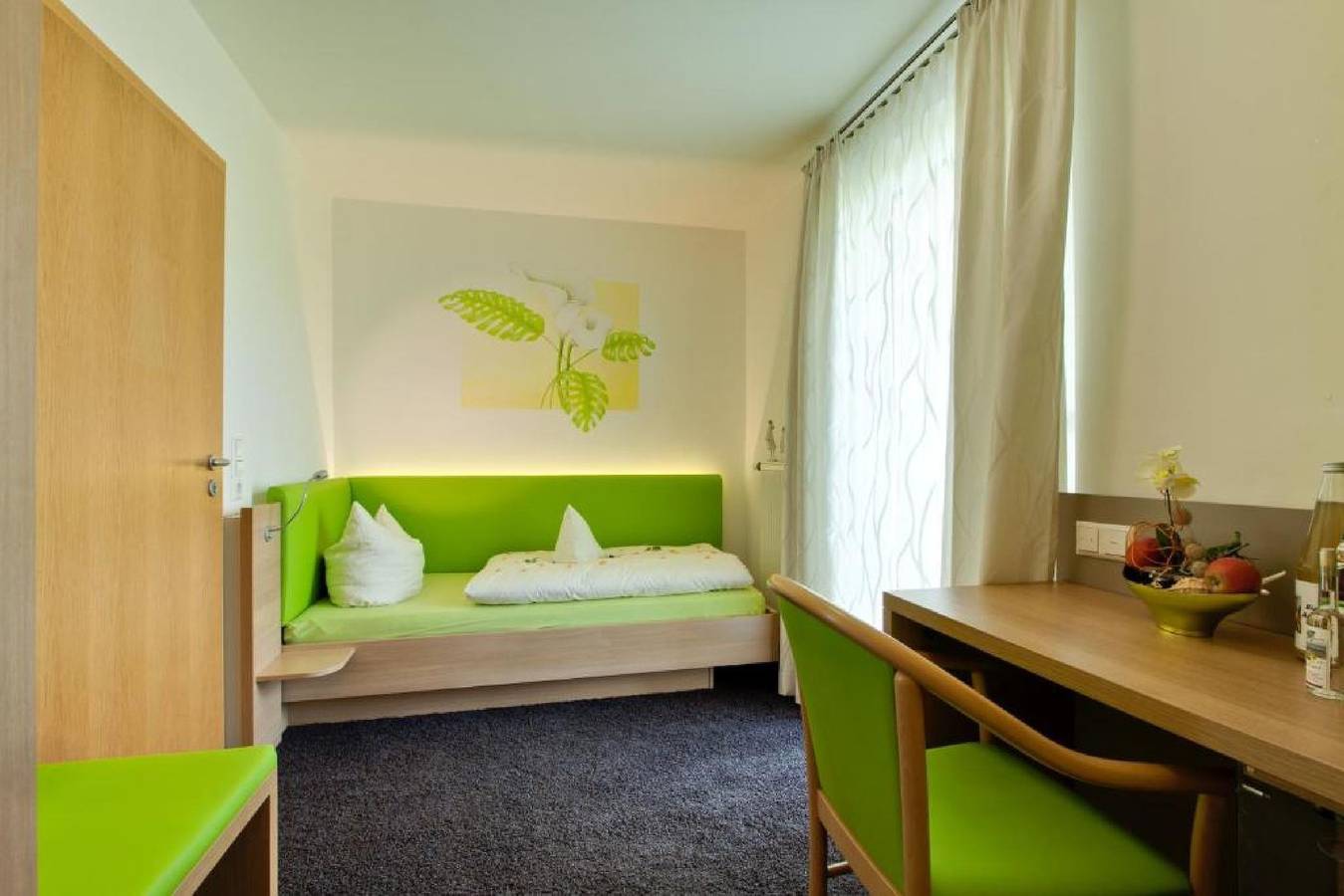 Zimmer '103' mit Gemeinschaftsgarten, Balkon und Wi-Fi in Hagnau am Bodensee, Region Bodensee-Oberschwaben