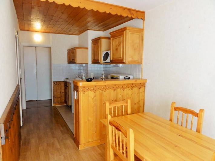 Gîte pour 4 personnes, avec terrasse dans Office De Tourisme De Brides Les Bains - 3