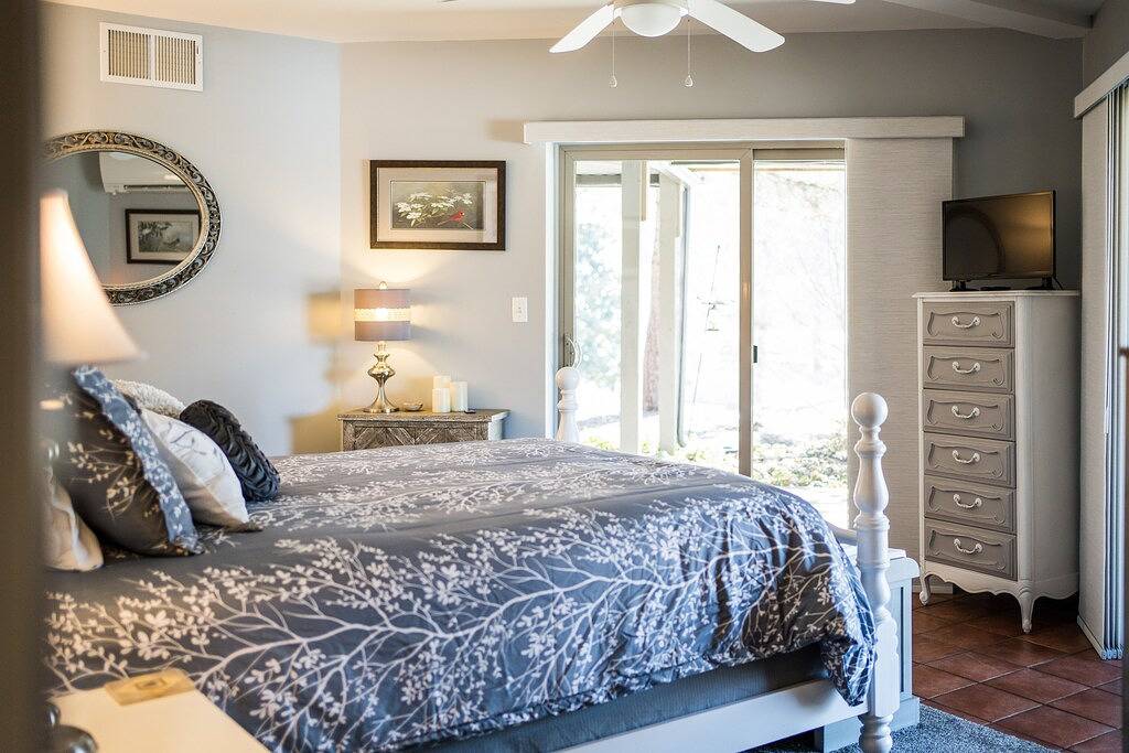 Ganze Wohnung, Peaceful, Private 2 Bedroom Apt - Hot Tub, Mtn views -11 mi to Asheville in Buncombe County