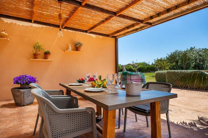 Country House 'Sis Quartons' with Private Pool, Wi-Fi and Air Conditioning in Capdepera, East Majorca