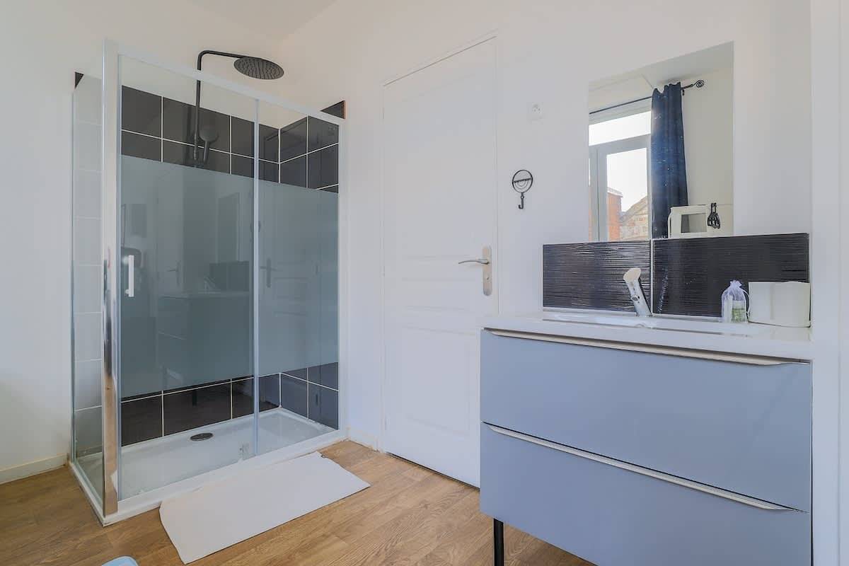 Ganzes Studio, Le Nid Cosy 3, Balnéo et wifi in Tourcoing, Lille und Umgebung