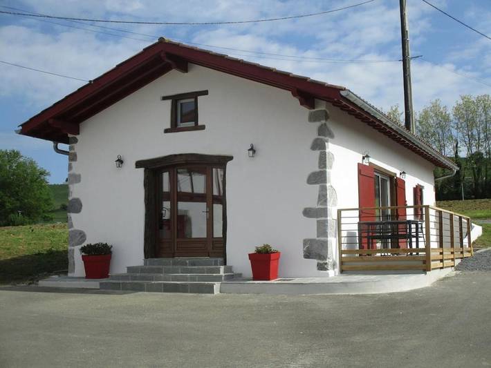 Location de vacances pour 4 personnes, avec Balcon et Terrasse ainsi que Jardin et Vue à Isturits