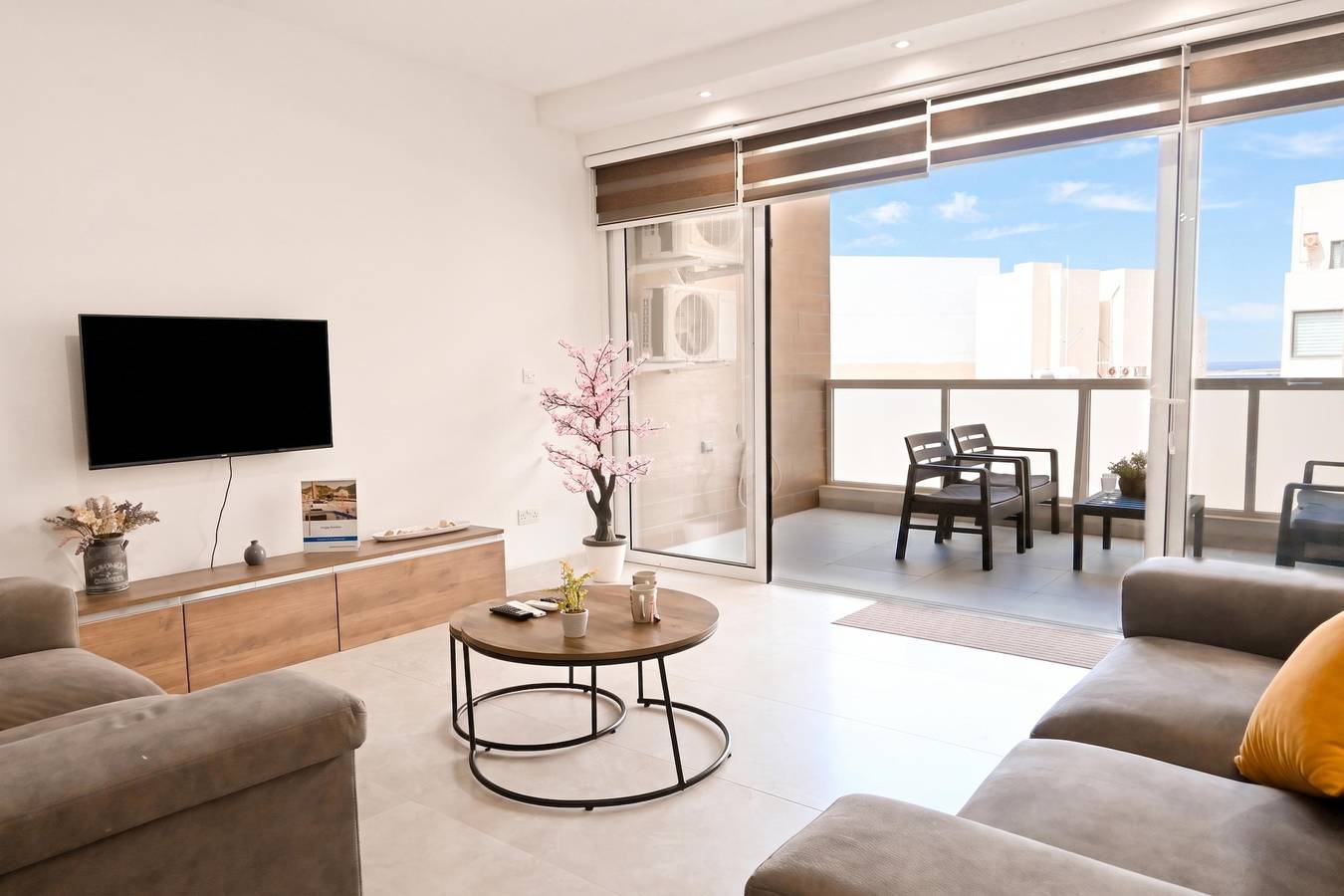 Ganze Wohnung, Comfort & Modern Sea-View 3 bdr Apart in St. Paul's Bay, Insel Malta