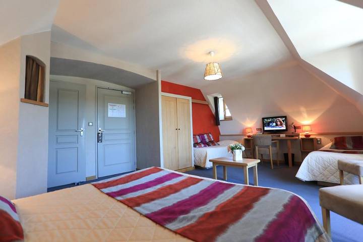 Hôtel pour 2 personnes, avec jardin ainsi que sauna et jacuzzi, animaux acceptés à Salers (Cantal) - 4