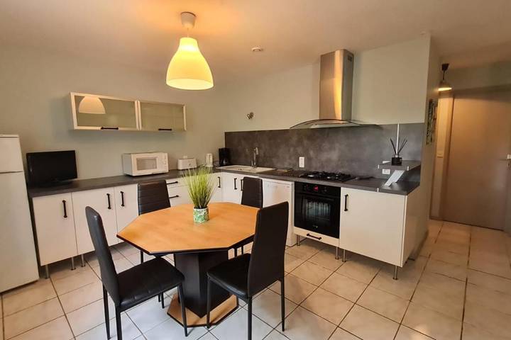 Location de vacances pour 6 personnes, avec terrasse ainsi que piscine et jardin à Gramat - 2