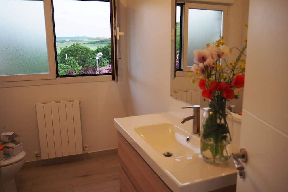 Ganze Wohnung, Apartamento en un Encantador Pueblo in Herramélluri, La Rioja Provinz