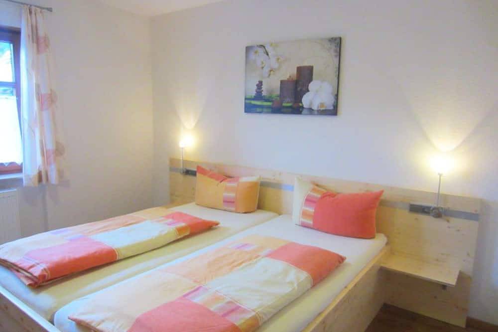 Entire apartment, Fe.wo. a. d. Bauernhof Waldnähe Spielplatz Hundezw. gr. Swimmbad im Ort in Zell am Harmersbach, Kinzig Valley