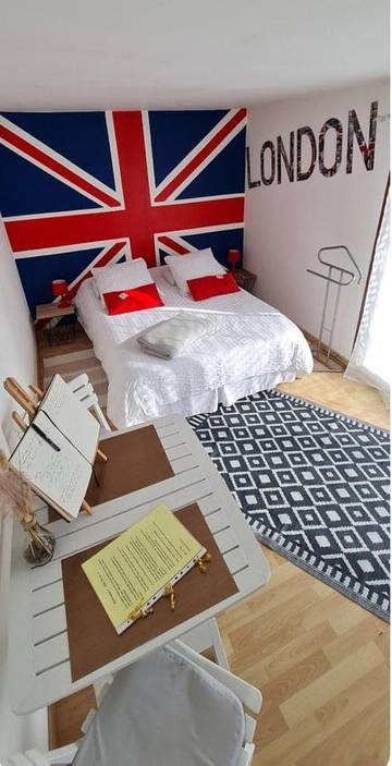Chambre d’hôte pour 3 personnes, avec vue ainsi que terrasse et jardin dans Pontaubault