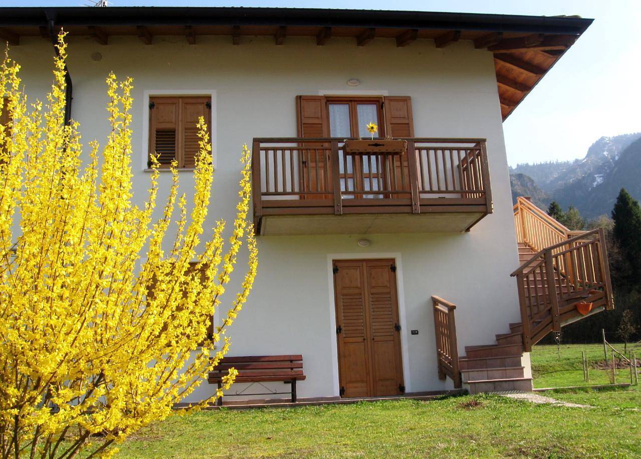 Ganze Ferienwohnung, Wohnung in Levico Terme mit Großem Garten in Levico Terme, Valsugana