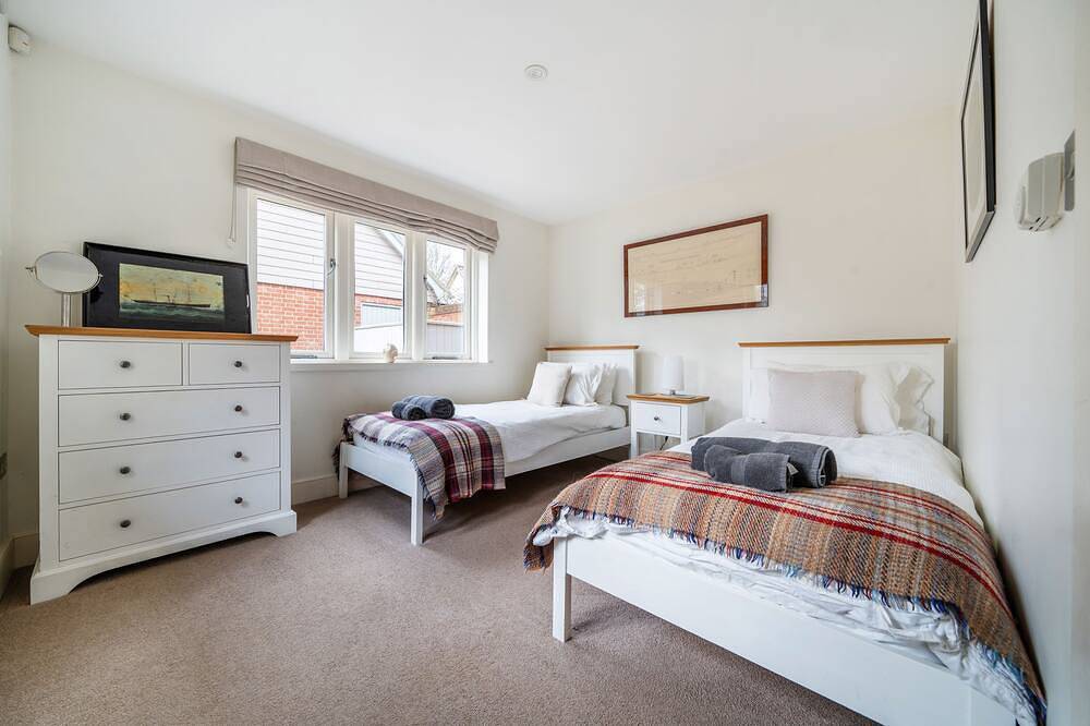 Orchard House 3 bedrooms - sleeps 6 guests  in 3 bedrooms in Burnham Market, Norfolk Coast