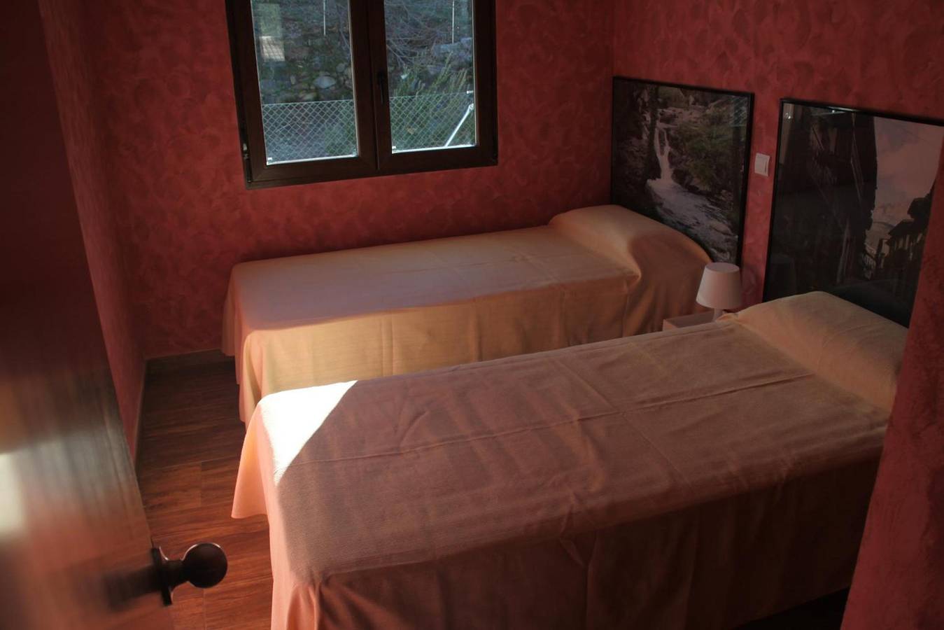 Maison Rurale 'Rural Las Pegueras' avec Vue sur la Montagne, Wi-Fi et Climatisation in Cuevas del Valle, Valle del Tiétar