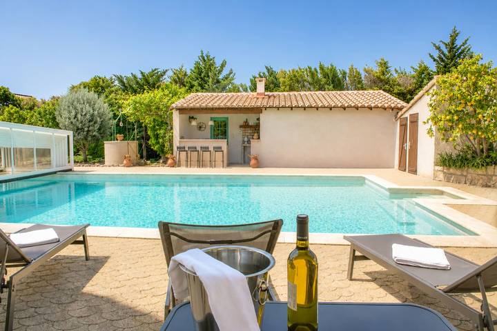 Maison de vacances pour 8 personnes, avec Terrasse ainsi que Jardin et Piscine à Fontvieille