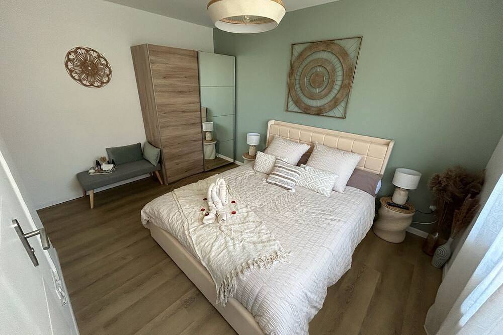 Appartement entier, La Parenthèse Dunkerquoise : Appt luxe, balnéo, jardin, garage privé & wallbox in Dunkerque, Côte des dunes de Flandres