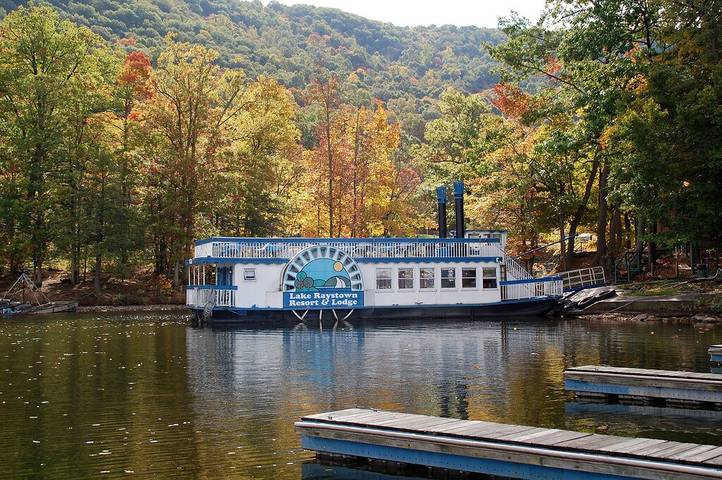 Vacation rental for 13 people, with terrace in Raystown Lake